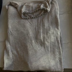 Aritzia Cree neck in light grey.
